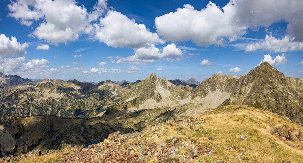 Pic Plat, Pic de Gourguet, Pic d'Aygues Cluses, Pic de Bastan, Pic du Midi de Bigorre, Pic de Bastan d'Aulon. Hautes-Pyrénées