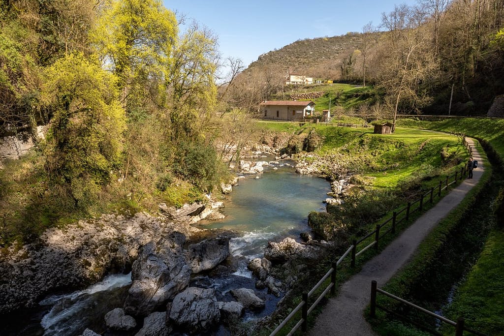 Uitzicht vanaf le Sentier de Solitaire bij Mas-d Azil