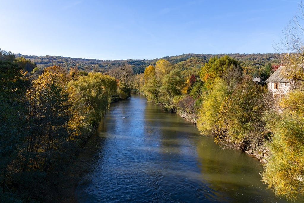 Rivier de Aveyron bij Najac