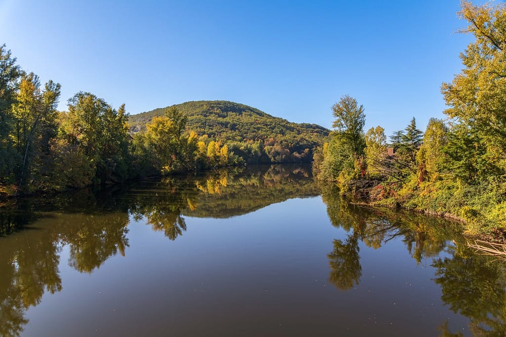 D822 vanaf brug over de Lot