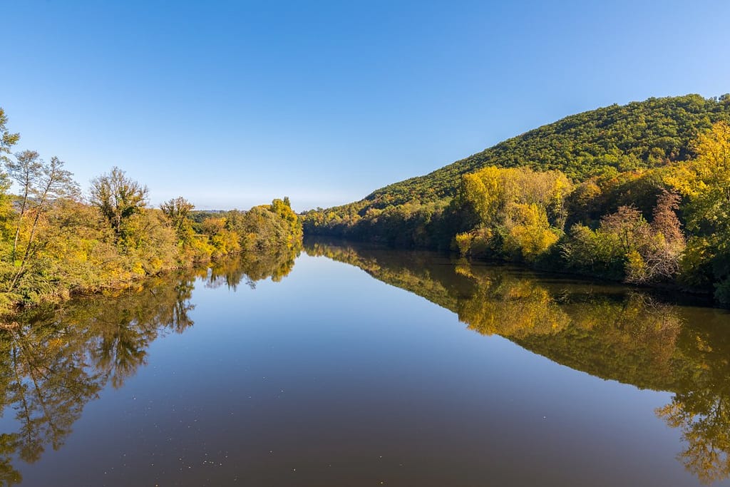 D822 vanaf brug over de Lot