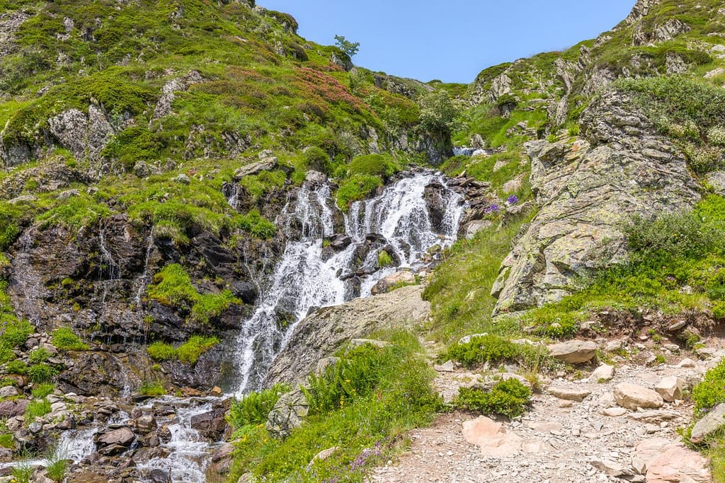 Waterval vanuit Lac Miey