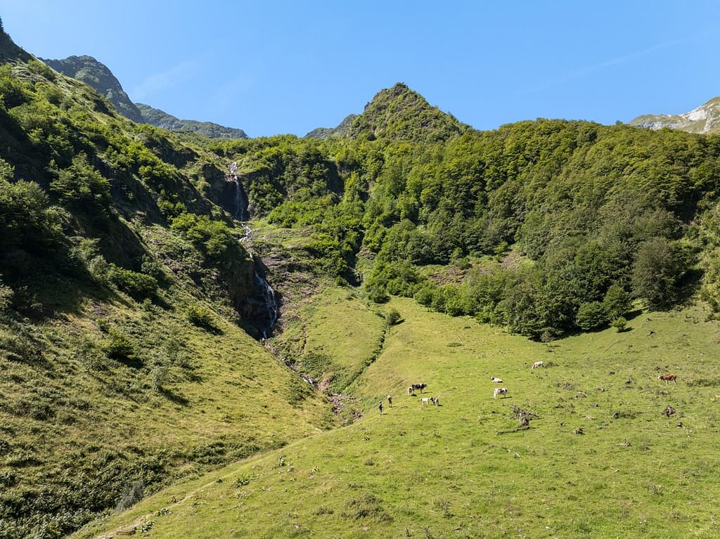 Cascade de la Bégé in de Ariège bij Port de Salau. Drone foto