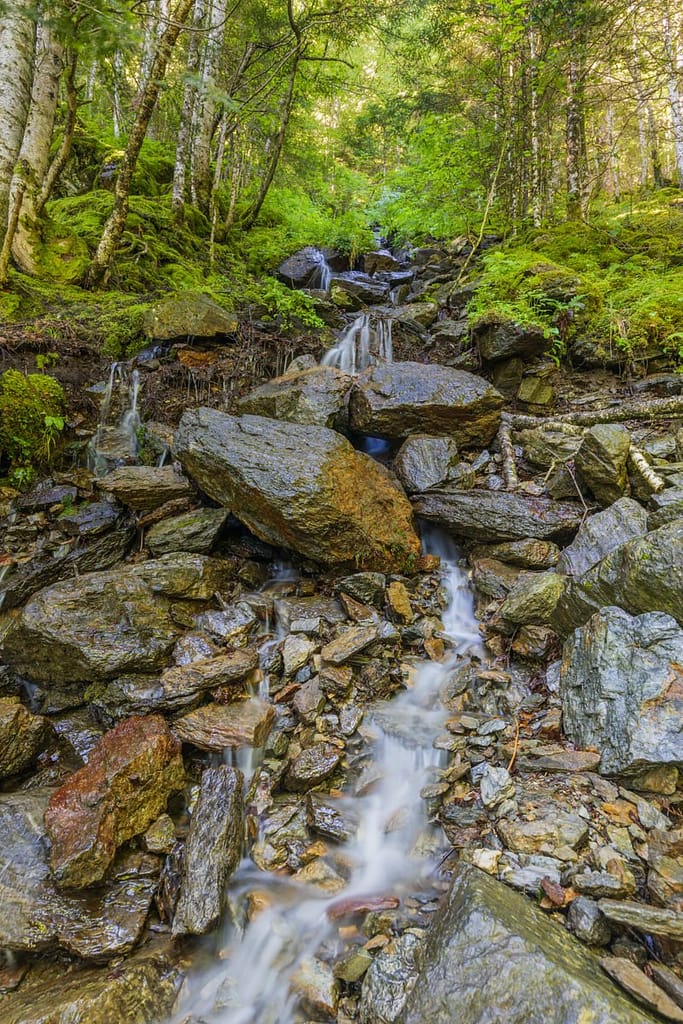Waterval in het bos op weg naar Lac d'Oô